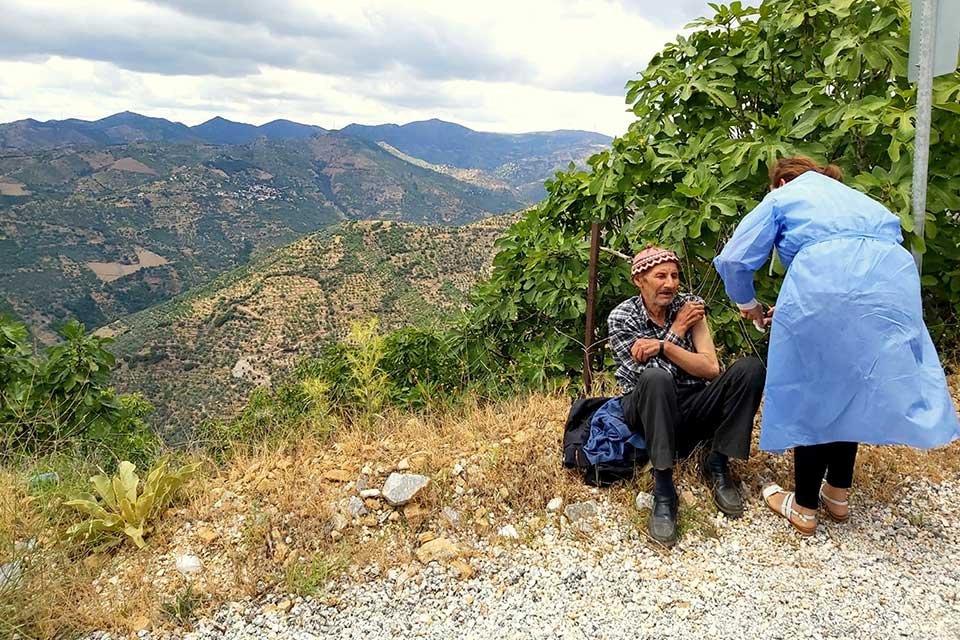İzmir'in Tire ilçesinde, Aydın il sınırına yakın dağ köyü Dibekçiler'de