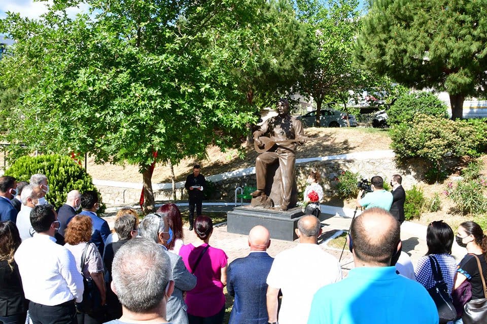 Unutulmaz Halk Ozanı Aşık Mahzuni Şerif, &ouml;l&uuml;m&uuml;n&uuml;n 19&rsquo;ncu yılında, Narlıdere&rsquo;de,