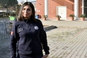 İZMİR 112 Acil Çağrı Merkezi'nde görevli Özlem Çayırlı (28), bir