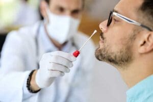 Aşı olmayanlara, seyahat, etkinlik, işyeri ve okullarda PCR test zorunluluğu