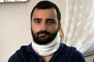 İzmir'de asistan doktor Kadir Song&uuml;r'&uuml; (26) jiletle boynundan yaralayan Bayram