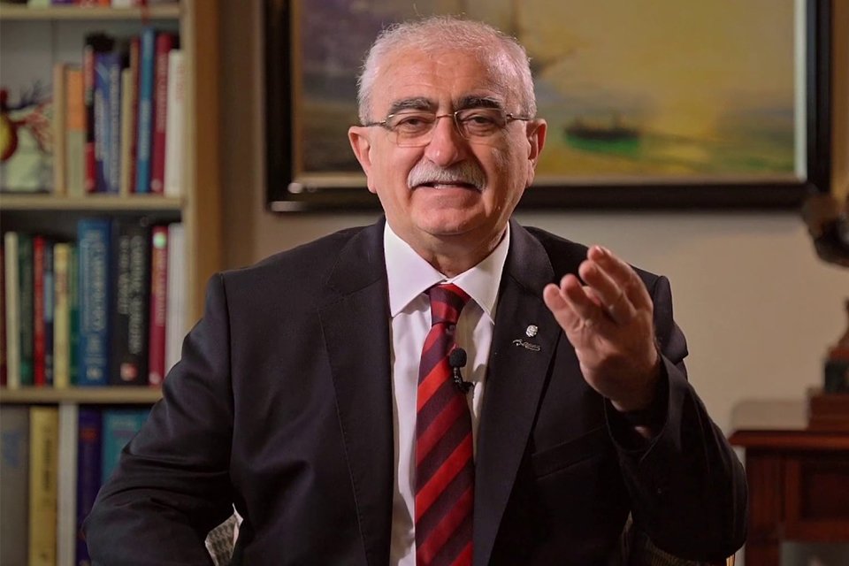 Virüs aşısı ile ilgili yaptığı yorumlarla dikkat çeken Prof. Dr.