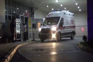 Manisa'nın Kula il&ccedil;esinde asker eğlencesinden d&ouml;nen 6 gencin bulunduğu otomobil