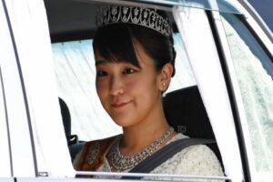 Eski Japonya Prensesi Mako'nun, kraliyet ailesinden ayrıldıktan sonra g&ouml;n&uuml;ll&uuml; olarak