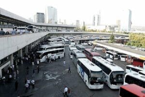 Ankara Şehirlerarası Terminal İşletmesi&rsquo;nde (AŞTİ) bir peronda bulunan ş&uuml;pheli paket,