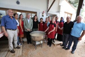 Muharrem ayında aşure kazanları, Narlıdere&rsquo;de&nbsp;kaynıyor. Muharrem ayına yayılan aşure etkinleri