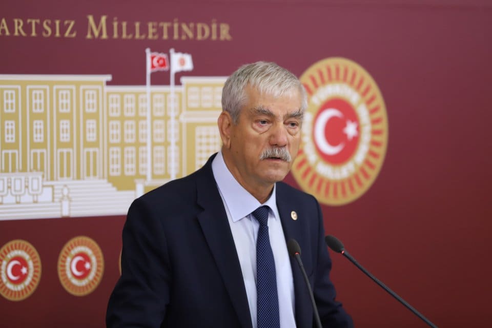 CHP İzmir Milletvekili Kani Beko, Covid 19 salgını nedeniyle sağlık