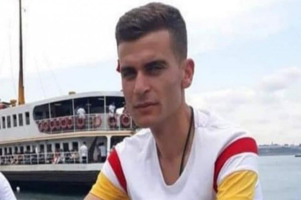 Mersin&rsquo;de yaşayan ve ataması yapılmadığı i&ccedil;in seyyar satıcılık yapan 32