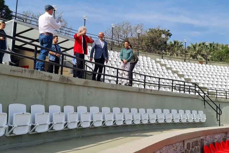 İzmir B&uuml;y&uuml;kşehir Belediyesi ekipleri K&uuml;lt&uuml;rpark&rsquo;taki Atat&uuml;rk A&ccedil;ıkhava Tiyatrosu&rsquo;nda yenileme &ccedil;alışmalarını