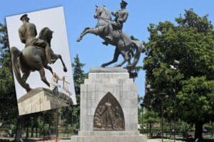 Samsun'da, Atat&uuml;rk Anıtı'na halat bağlayarak &ccedil;ekmeye &ccedil;alıştıkları gerek&ccedil;esiyle tutuklanan 2