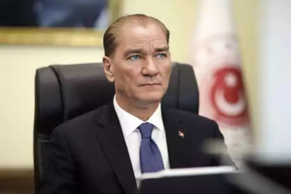 Bir sosyal medya kullanıcısı, yapay zeka teknolojisinden faydalanarak Atat&uuml;rk&rsquo;&uuml; g&uuml;n&uuml;m&uuml;ze