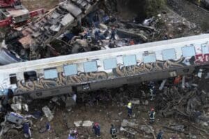 Yunanistan'da d&uuml;n meydana gelen &uuml;lkede yaşanmış en &ouml;l&uuml;mc&uuml;l tren kazasında