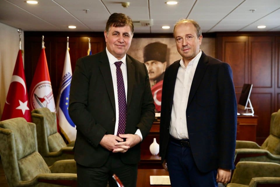 Karşıyaka Belediye Başkanı Dr. Cemil Tugay ve İstanbul&rsquo;un Avcılar Belediye