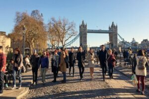 İngiltere &Ccedil;alışma ve Emeklilik Bakanlığı, milyonlarca d&uuml;ş&uuml;k gelirli hanenin yıl