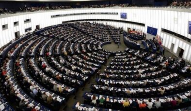 Avrupa Parlamentosu, Ukrayna'ya AB adayı ülke statüsü veren kararı onayladı