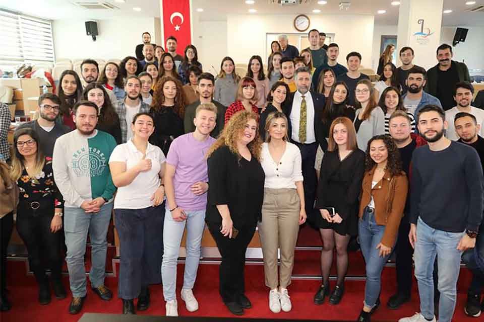 D&uuml;nya &Ccedil;ocuk ve Gen&ccedil;lik Kenti vizyonu doğrultusunda &ccedil;alışmalarını hızlandıran Bayraklı