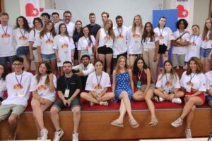 Uluslararası Gen&ccedil;lik &Ccedil;alıştayı kapsamında Avrupa&rsquo;nın &ccedil;eşitli &uuml;lkelerinden Bayraklı&rsquo;ya gelen yabancı