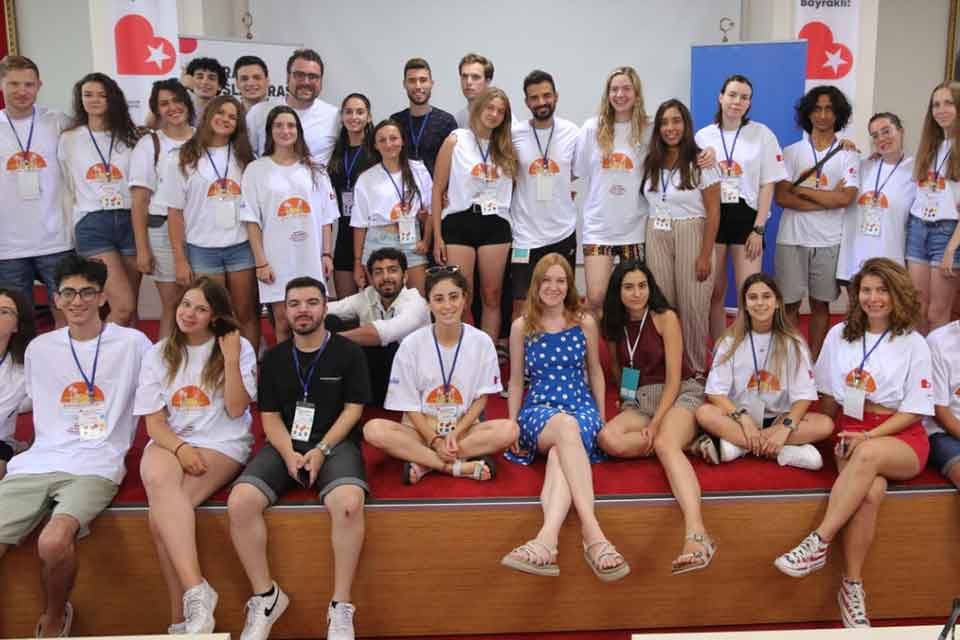 Uluslararası Gen&ccedil;lik &Ccedil;alıştayı kapsamında Avrupa&rsquo;nın &ccedil;eşitli &uuml;lkelerinden Bayraklı&rsquo;ya gelen yabancı