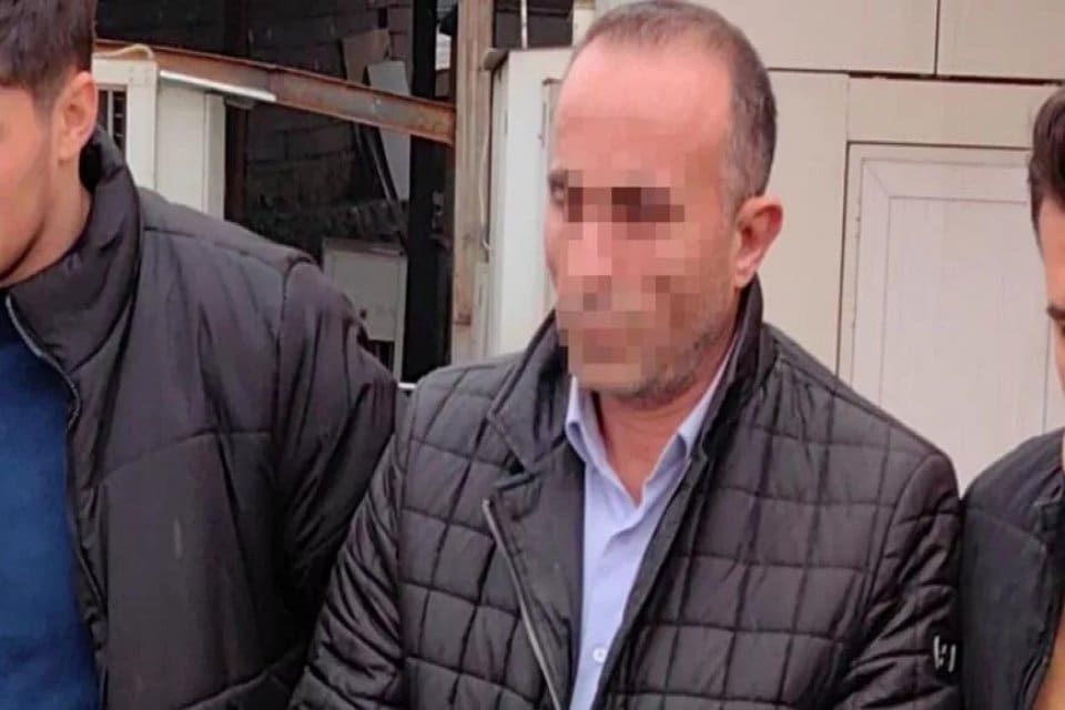 Bursa'nın İneg&ouml;l il&ccedil;esinde yanlarında &ccedil;alışan &Ouml;zlem A.'nın (40) boşanma davasına