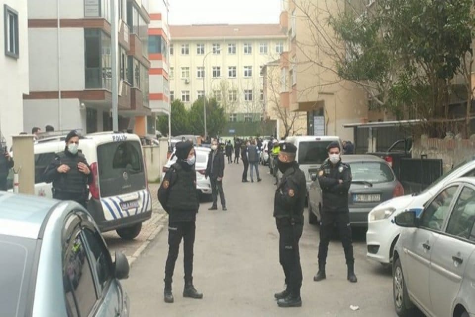 Kartal'da avukatlık b&uuml;rosundaki silahlı saldırıda ilk belirlemelere g&ouml;re 2 kişi