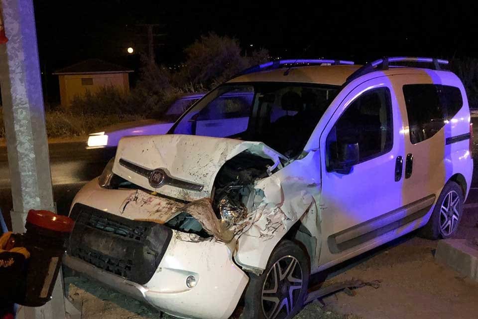 Aydın&rsquo;ın Efeler il&ccedil;esinde, iki hafif ticari aracın &ccedil;arpıştığı kazada 2&rsquo;si