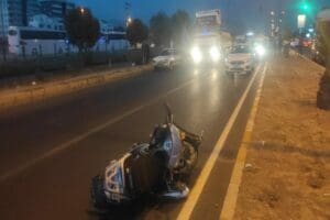 Aydın&rsquo;ın&nbsp;Nazilli il&ccedil;esinde otomobilin &ccedil;arptığı&nbsp;motosikletin s&uuml;r&uuml;c&uuml;s&uuml; G&ouml;k&ccedil;in Aslan (48), hayatını kaybetti.