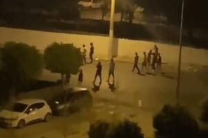 Aydın'da, gece saatlerinde,&nbsp;kamyon kasasından inip sokaklara dağılan 95 ka&ccedil;ak g&ouml;&ccedil;men,