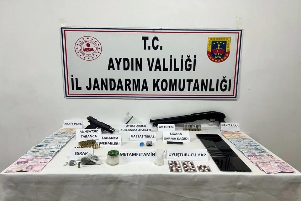 Aydın'da, jandarma ekiplerince d&uuml;zenlenen&nbsp;uyuşturucu operasyonunda g&ouml;zaltına alınan 50 ş&uuml;pheliden 2'si