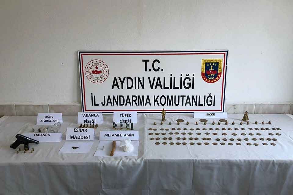 Aydın'ın Didim il&ccedil;esinde uyuşturucu ve tarihi eser ka&ccedil;ak&ccedil;ılarına y&ouml;nelik operasyonda