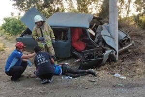 AYDIN'ın Germencik il&ccedil;esinden &ccedil;aldıkları otomobille İzmir'in Tire il&ccedil;esine gelen 2