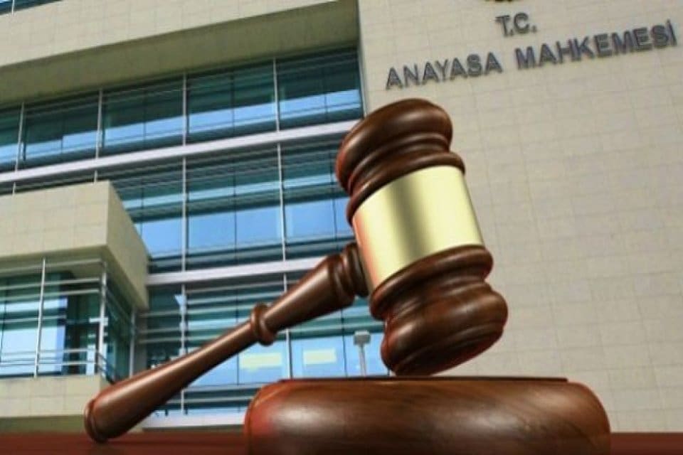 Anayasa Mahkemesi (AYM), sosyal medya paylaşımı nedeniyle disiplin cezası verilen