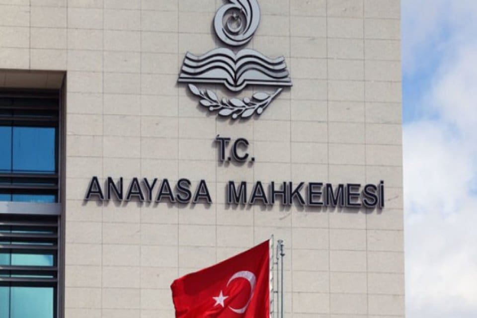 Anayasa Mahkemesi, 28 Şubat'ın h&uuml;k&uuml;ml&uuml; generallerinin infaz durdurma talebini reddetti.
