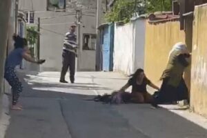 İZMİR'de, Yahya Köşek (61), eşi Meryem Köşek (57) ve kızları