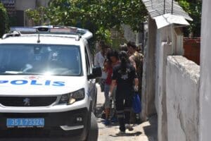 İZMİR'in Bayraklı il&ccedil;esinde, boşanma aşamasında olduğu eşi &Ccedil;.K. tarafından bı&ccedil;akla