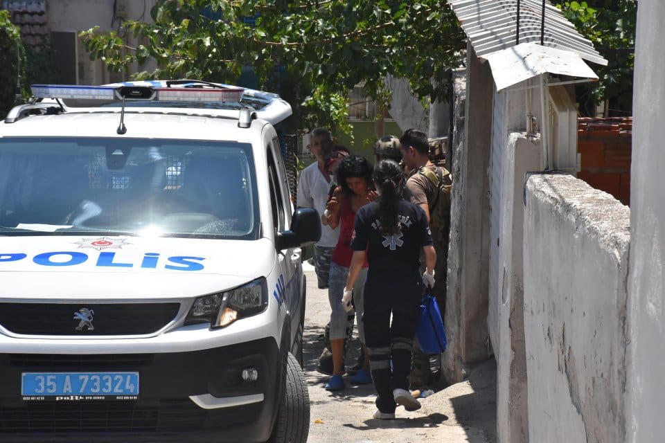 İZMİR'in Bayraklı il&ccedil;esinde, boşanma aşamasında olduğu eşi &Ccedil;.K. tarafından bı&ccedil;akla