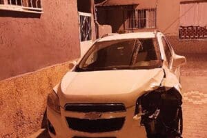 &nbsp;İzmir'in Buca il&ccedil;esinde, yolun karşısına ge&ccedil;mek isteyen Aysel Canpolat'a (16)
