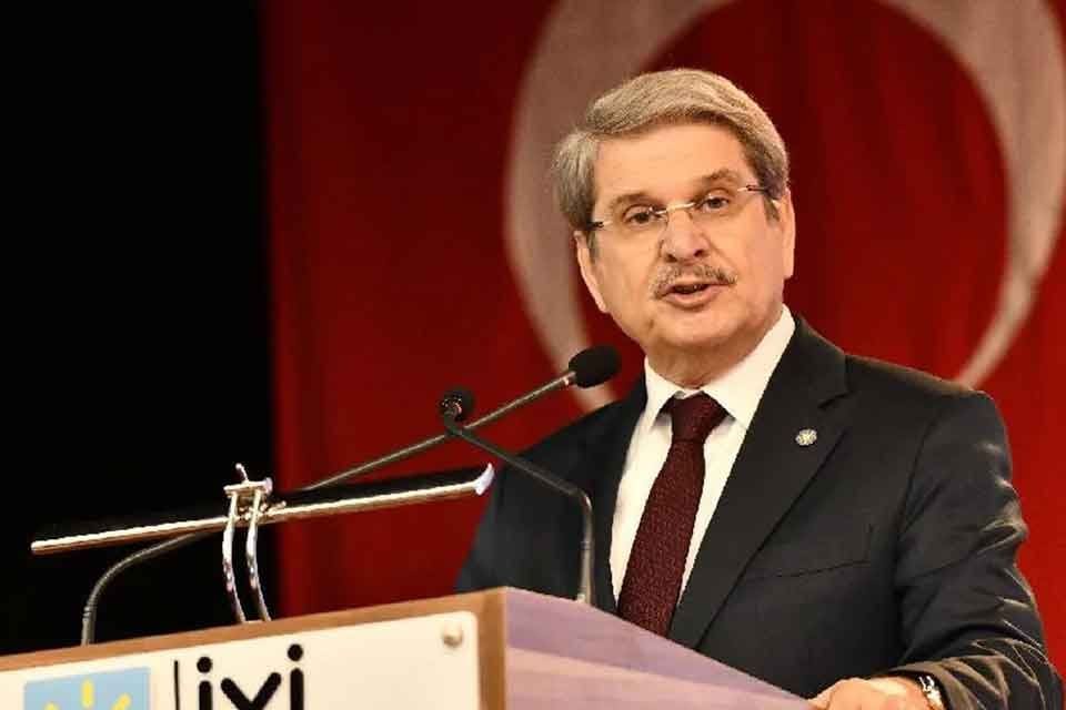 İYİ Parti Milletvekili Aytun &Ccedil;ıray, İzmir'de yapılan temay&uuml;l yoklaması i&ccedil;in