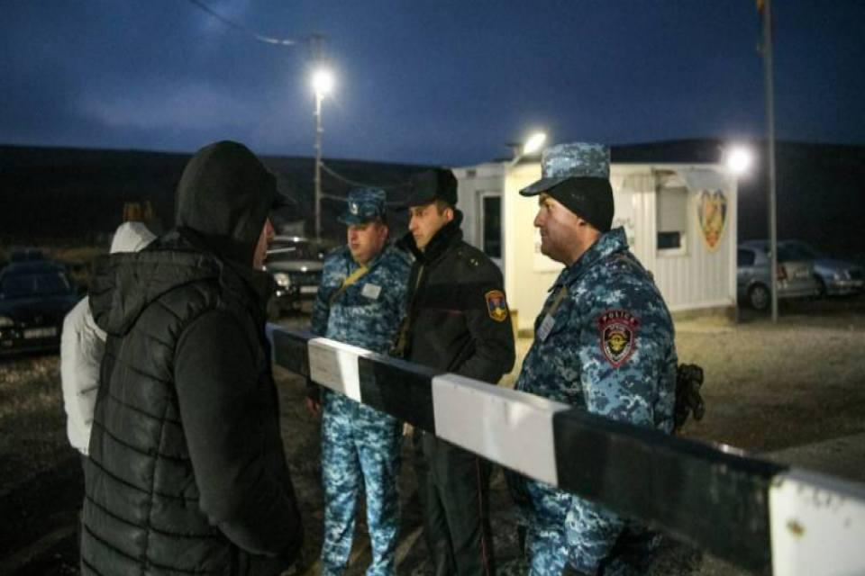 Azerbaycan'ın pazar g&uuml;n&uuml; Dağlık Karabağ ve Ermenistan arasındaki tek karayoluna