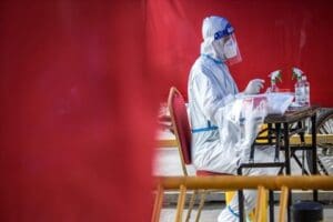 2 yılı aşkın s&uuml;redir koronavir&uuml;s&uuml; ile m&uuml;cadele eden d&uuml;nya şimdi
