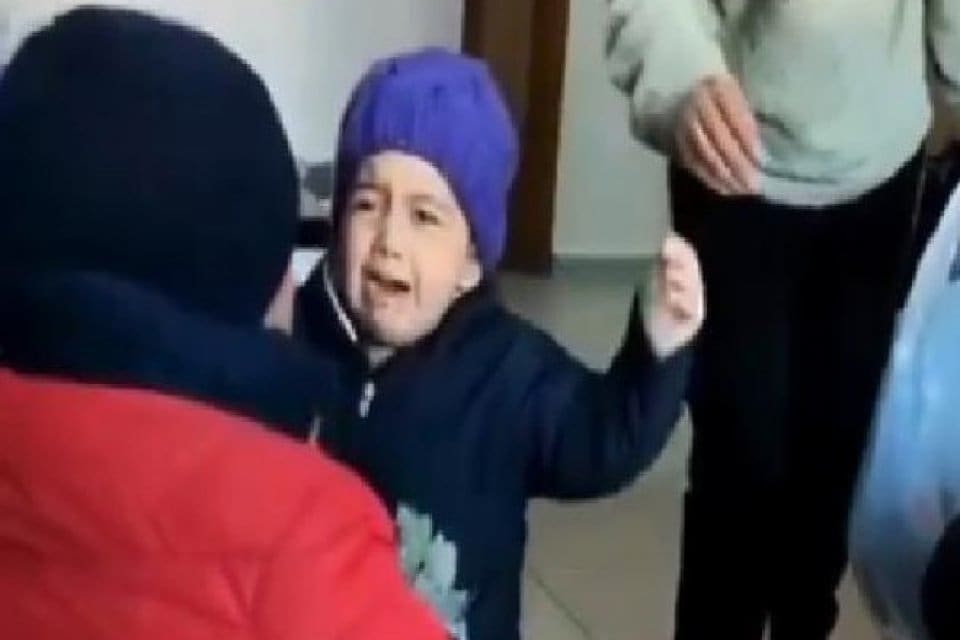 Hatay'da enkazdan kurtarılıp, Adana'daki hastaneye sevk edilen Ahmet Ayan, 8