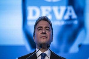 DEVA Partisi Ali Babacan, "T&uuml;rkiye&rsquo;yi &ldquo;Demokrasi Zirvesi&rdquo;ne yine davet etmemişler.