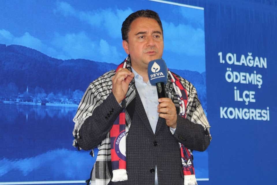 Partisinin İzmir İl Başkanlığı binasının açılışından sonra yeniden İzmir’e gelen