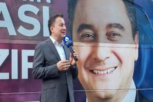 Denizli&rsquo;de vatandaşlarla buluşan DEVA Partisi Genel Başkanı Ali Babacan, Gazi