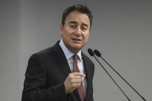 "Adaylar konusunda hen&uuml;z konuşmaya başlamadık" diyen DEVA Partisi lideri Babacan,