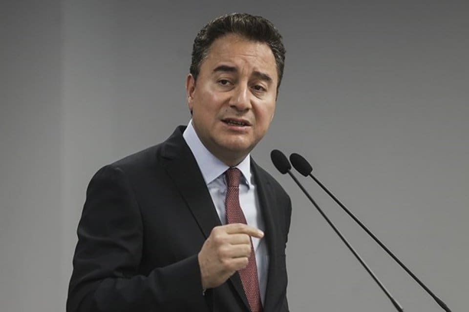 "Adaylar konusunda hen&uuml;z konuşmaya başlamadık" diyen DEVA Partisi lideri Babacan,