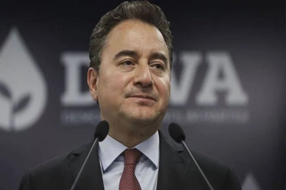 Demokrasi ve Atılım Partisi Genel Başkanı Ali Babacan, katıldığı canlı