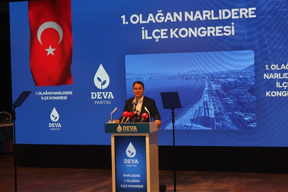 Partisinin İzmir İl Başkanlığı binasının a&ccedil;ılışından sonra yeniden İzmir&rsquo;e gelen