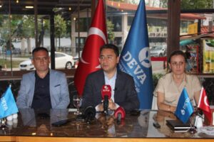 İzmir ziyaretinin ilk günü sonunda basın mensuplarıyla akşam yemeğinde buluşan