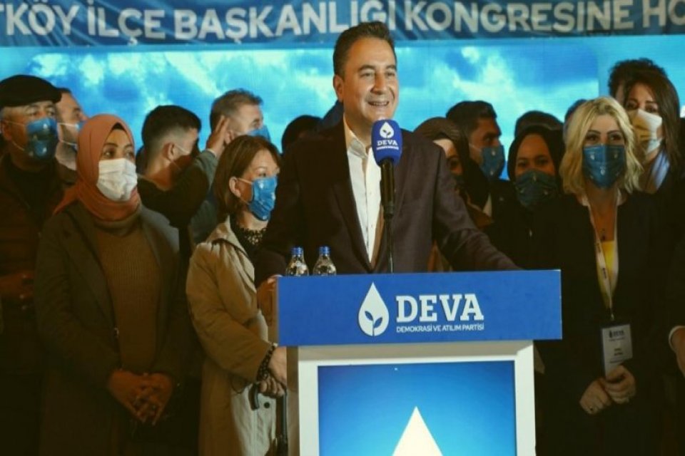 DEVA Partisi lideri Ali Babacan, hükümetin ekonomi politikalarını eleştirirken "Koskoca