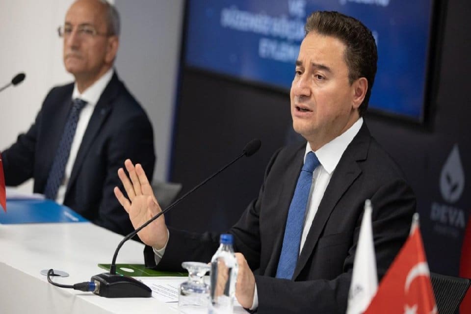 DEVA Partisi Genel Başkanı Ali Babacan, partisinin sığınmacı ve d&uuml;zensiz